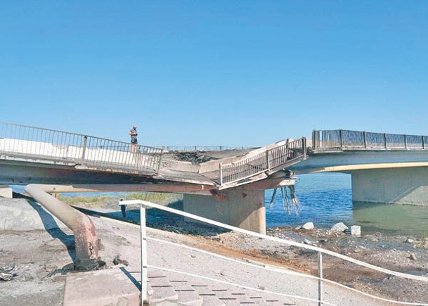 海尼切斯克大橋遇襲後結構嚴重受損。