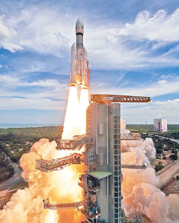 印度的月船三號上月由火箭發射升空。
