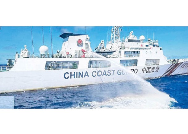 中國海警船早前於南沙水域向菲律賓船隻發射水炮。
