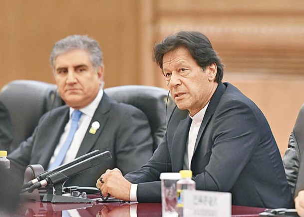 伊姆蘭汗（右）被剝奪競選公職資格。（Getty Images圖片）