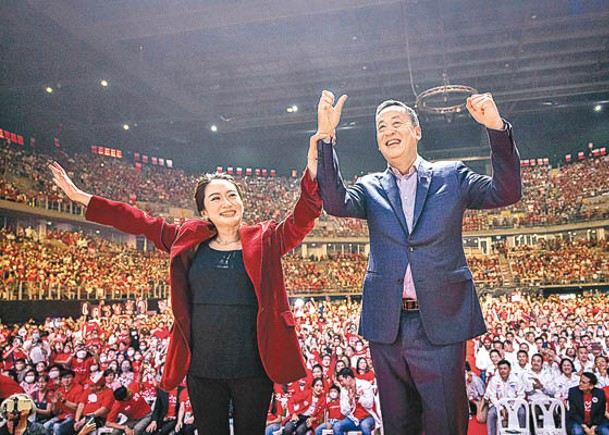 為泰黨將提名斯雷他（右）選總理。（Getty Images圖片）