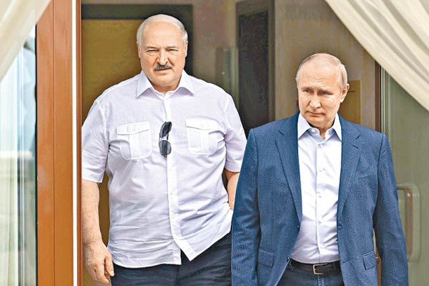 盧卡申科（左）不認為普京（右）是兇手。