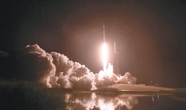 SpaceX龍飛船由獵鷹九號火箭搭載升空。