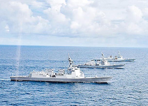 美日韓三國艦艇實施聯合反導防衞演習。