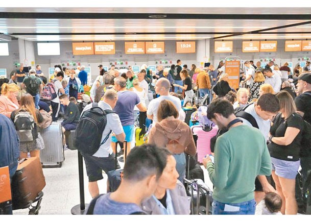 吉域機場大批乘客等候辦理登機手續。<br>（Getty Images圖片）