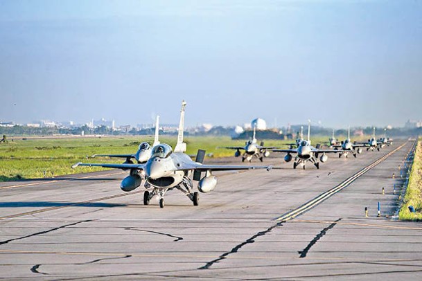 台灣向美國買入F16戰機。