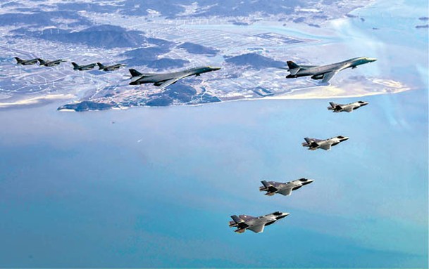 美國B1B戰略轟炸機參與美韓聯合軍演。
