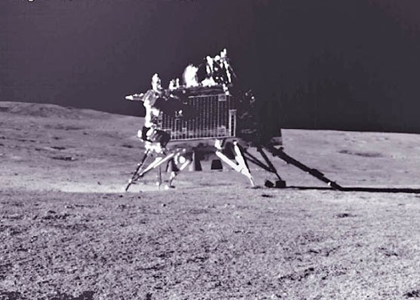 月船三號着陸器執行任務。