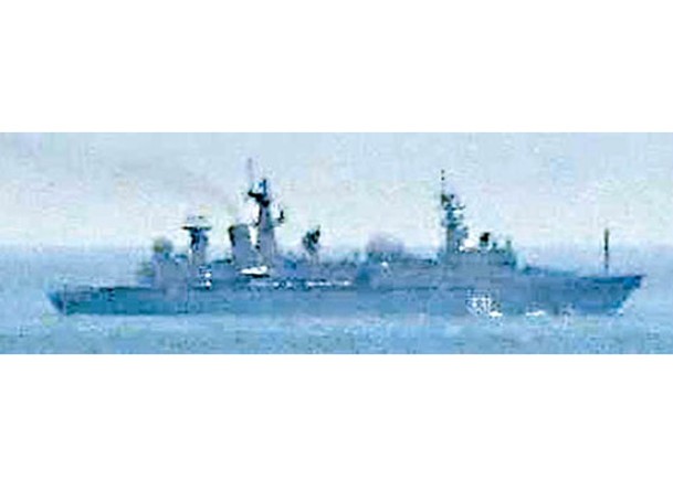 俄羅斯導彈測量艦兼指揮艦克雷洛夫元帥號穿越宗谷海峽。