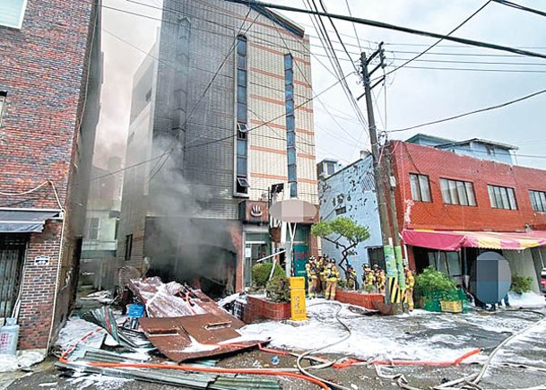 鍋爐爆炸  南韓澡堂起火21傷