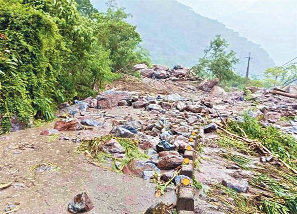 宜蘭一處道路發生泥石流。