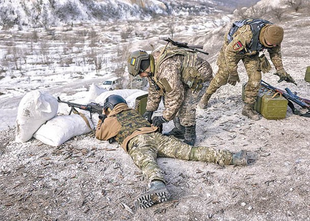 烏軍改變反攻戰術，派出小股步兵突擊。（Getty Images圖片）