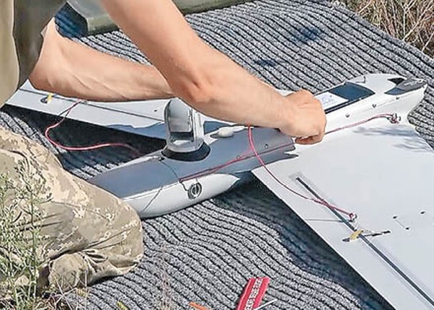 鷹式小型偵察無人機被指品質參差。