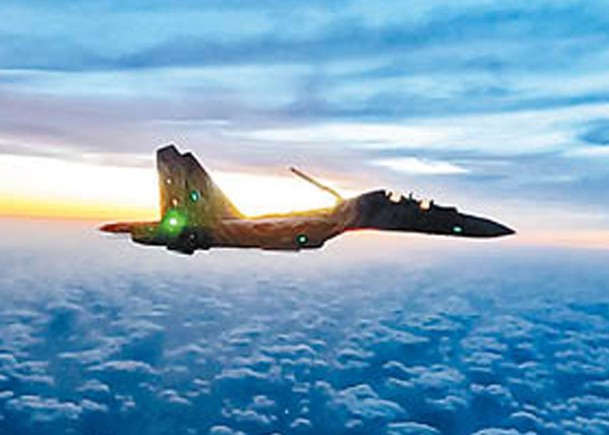 解放軍東部戰區空軍航空兵實施飛行訓練。