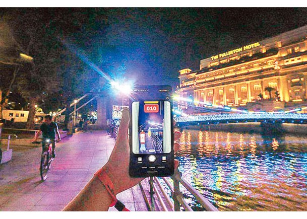 新加坡河畔橋樑設置燈光藝術裝置。（新加坡《聯合早報》圖片）