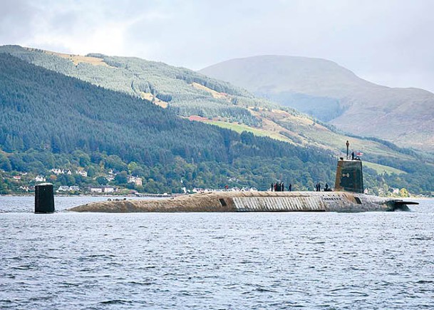 英國皇家海軍先鋒級戰略核潛艇日前駛返基地。