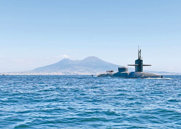 美國巡航導彈核潛艇佛羅里達號此前停靠意大利那不勒斯灣。
