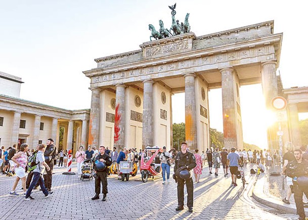 環保組織示威  向柏林地標噴漆