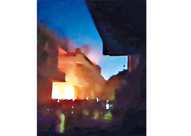 利比亞災民究責塌壩  燒市長屋