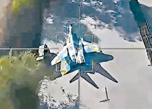 俄羅斯柳葉刀自殺式無人機飛向烏克蘭米格29戰機。