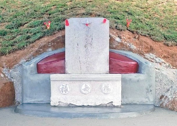 烈士碑遭鄰村砸毀  鎮政府介入