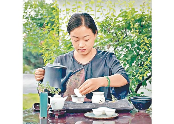 葉燦將古書記載的武夷茶藝補齊工序。