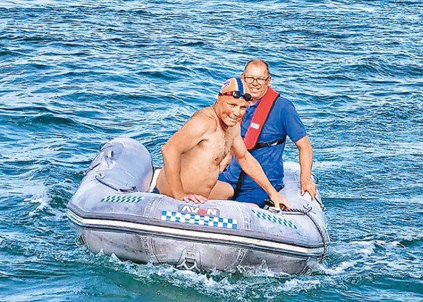 澳洲兩漢參加接力賽  橫渡英倫海峽
