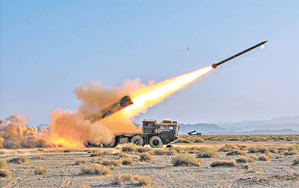 解放軍遠程火箭炮部隊展開實戰化演練。