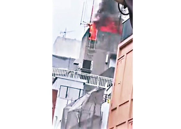 東京5層高商廈失火  濃煙沖天
