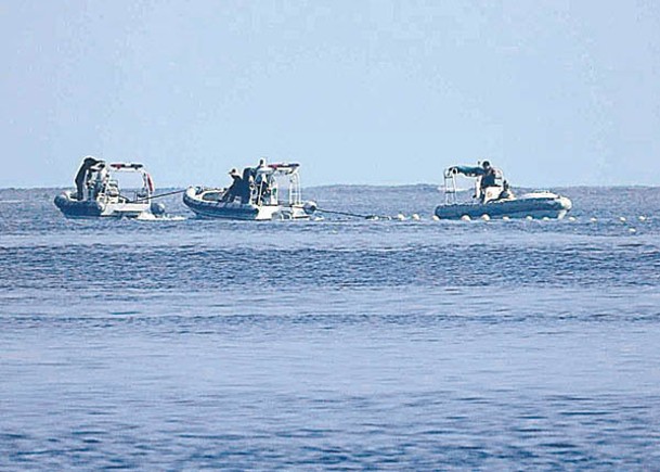 菲律賓指中國海警在黃岩島水域設浮動屏障。