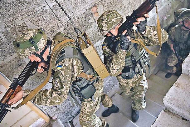 烏克蘭海軍步兵接受訓練。（Getty Images圖片）