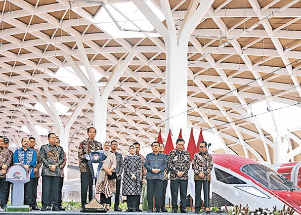 印尼政府高層出席高鐵啟用儀式。（中新社圖片）