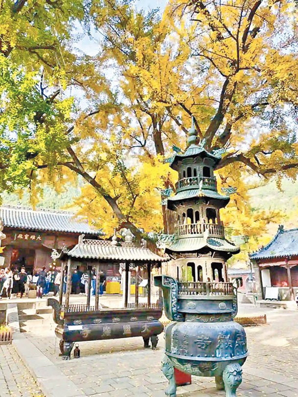 靈巖寺位於濟南市。