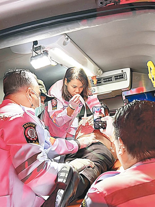 有傷者須於救護車內接受治療。