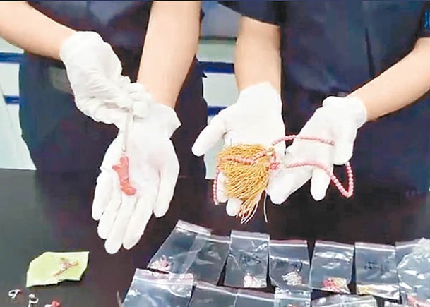 廣州海關檢獲紅珊瑚製品。