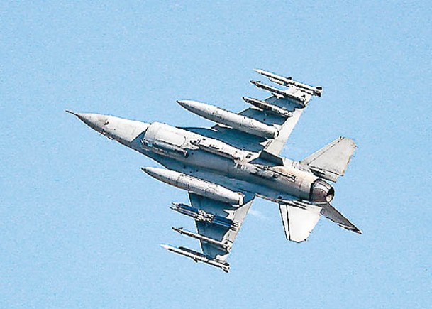 美國F16戰機在敍利亞上空執行任務。