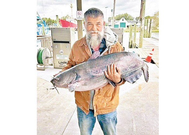 美漢釣藍鯰魚  24公斤破紀錄