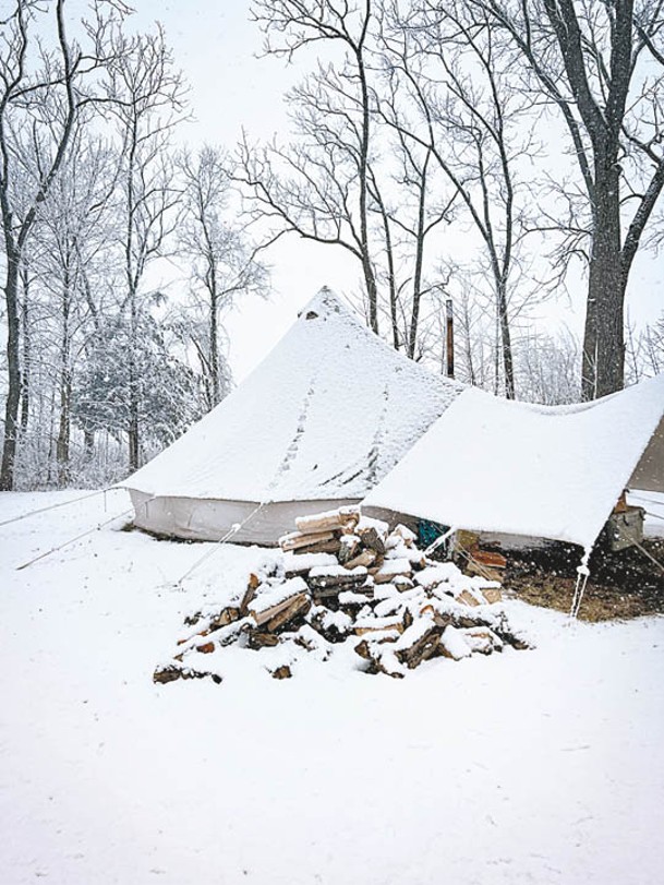 布魯稱露營遇上下雪天最具挑戰性。
