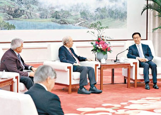 韓正（右）在北京與美方代表會面。