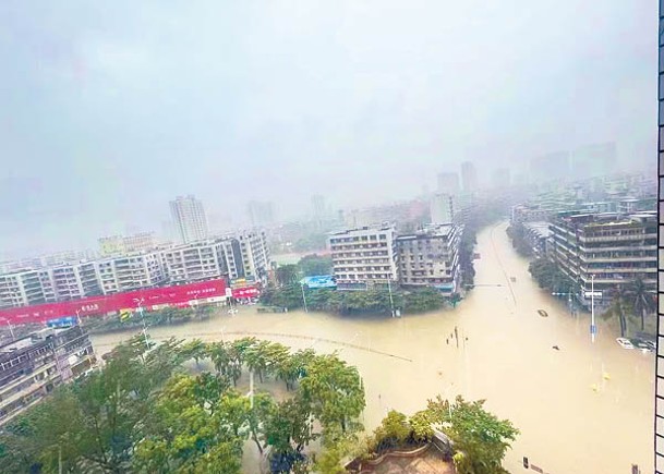 熱帶風暴襲海南  湛江多地水浸塌陷