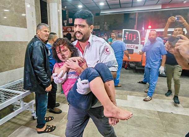 以色列多次空襲加薩地帶導致很多巴人兒童受傷。（Getty Images圖片）