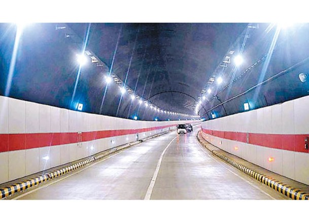 華企承建  孟加拉河底隧道通車