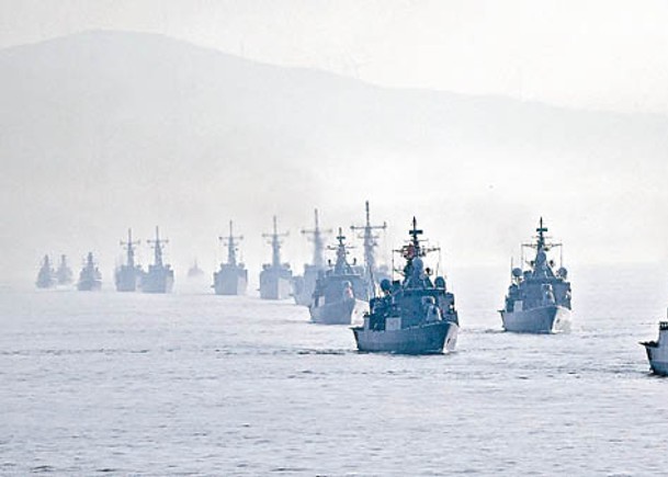 多艘軍艦參與閱艦式。