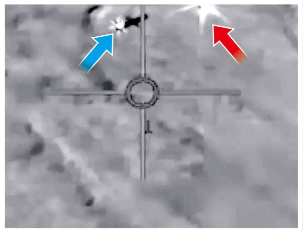 F35I隱形戰機發射空對空導彈（紅箭嘴）攔截巡航導彈（藍箭嘴）。