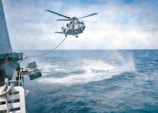 加拿大護衞艦渥太華號部署CH148直升機。