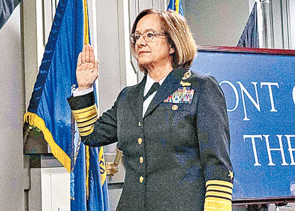 弗蘭凱蒂宣誓成為海軍作戰部長。