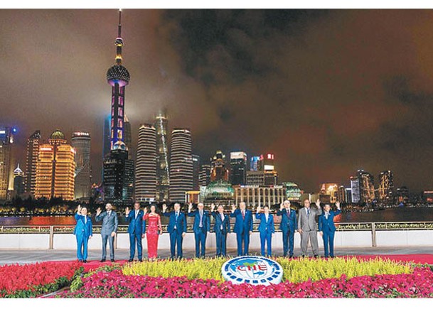 中國及澳洲代表在上海合照。
