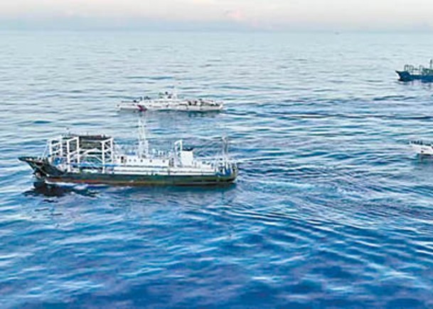 中國海警船與海上民兵船被指控包圍菲律賓船隻。