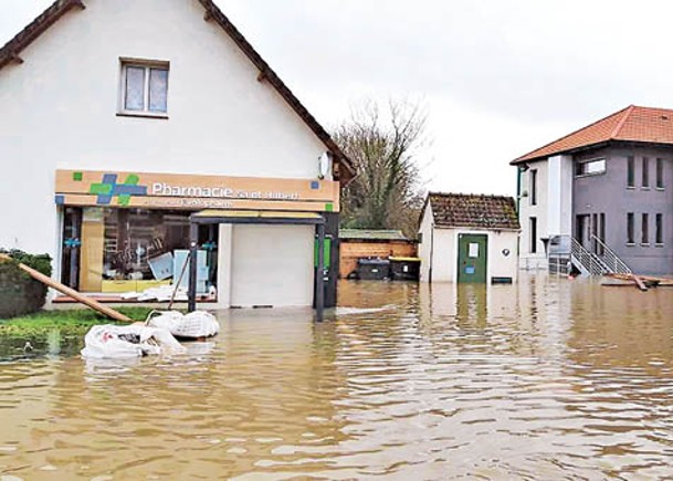 法國受災地區嚴重水浸。