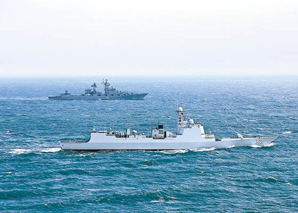 中國及巴基斯坦兩軍艦艇在阿拉伯海北部海域聯合巡航。